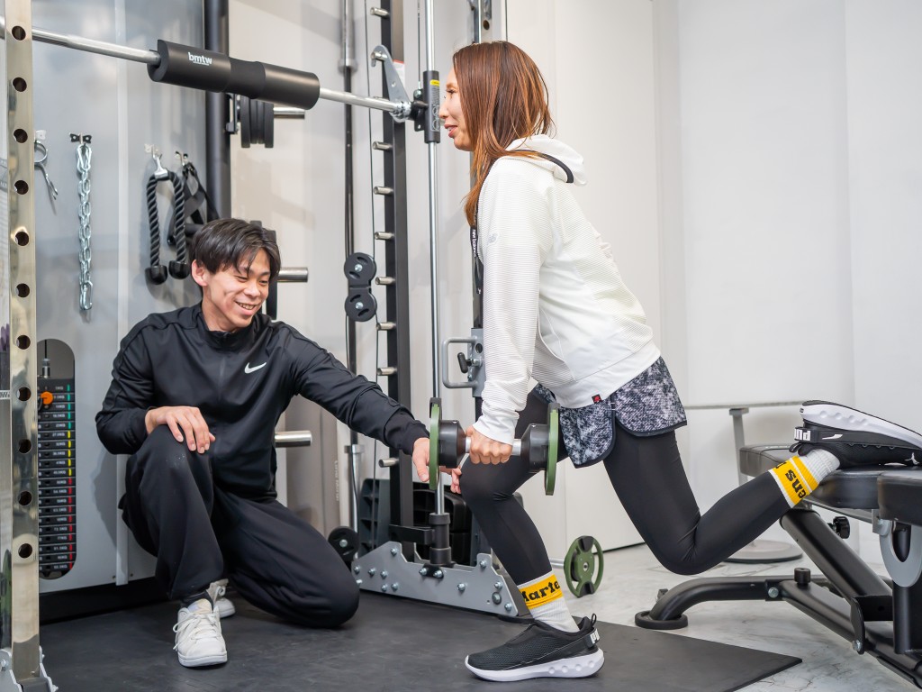 パーソナルジムのトレーニング風景