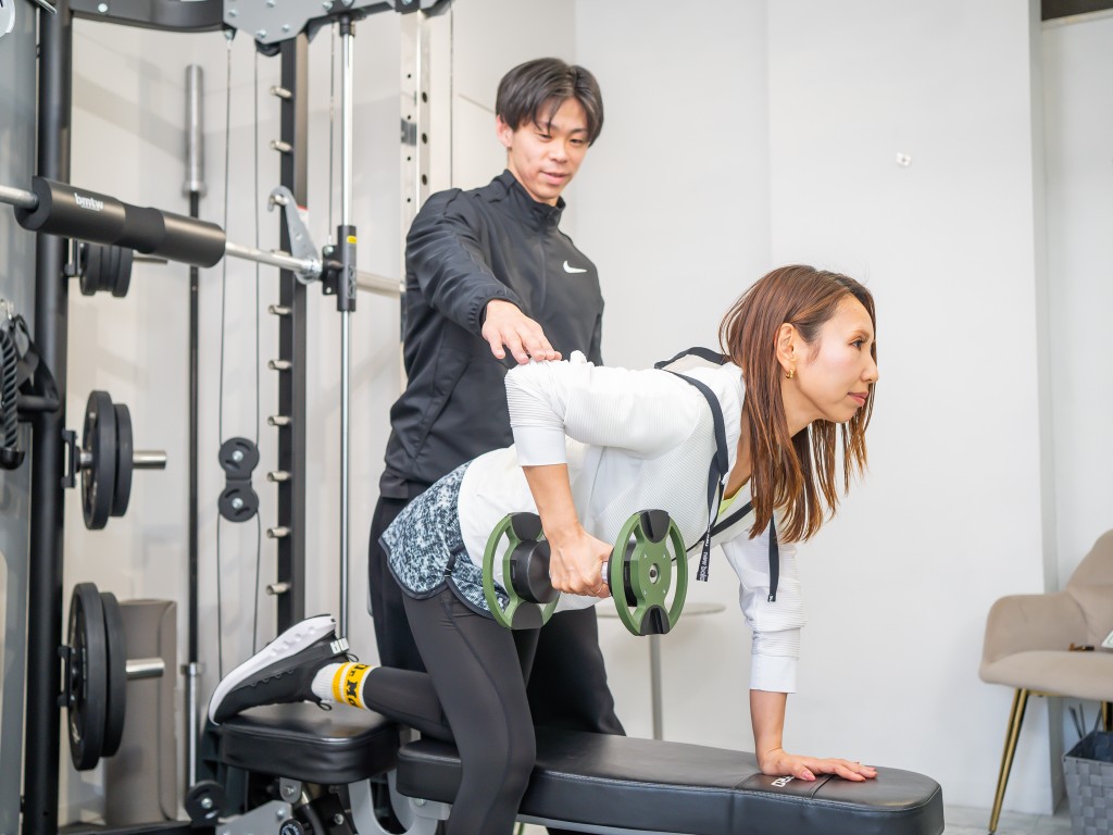 パーソナルジムのトレーニング風景